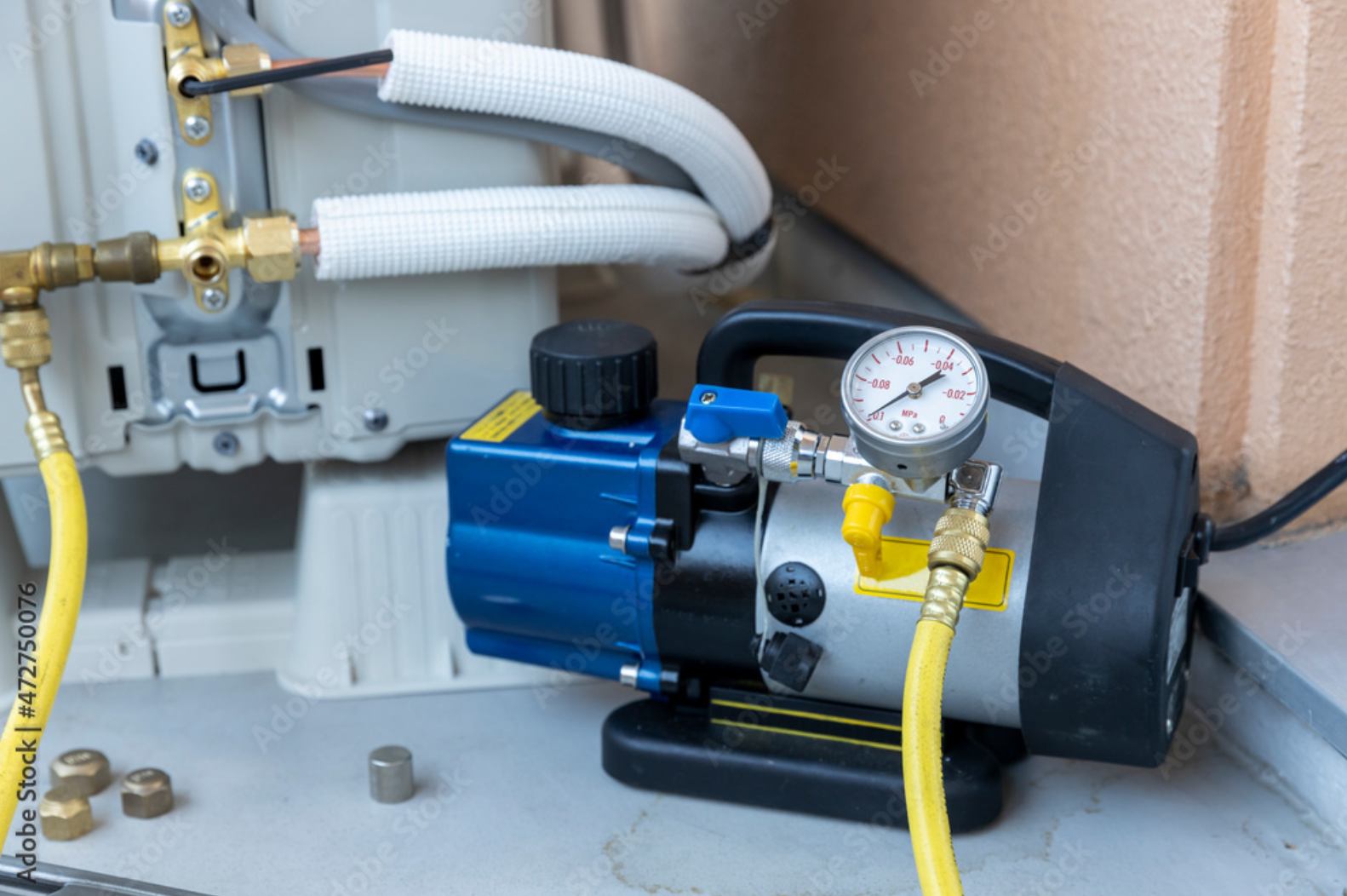 真空引きの作業中の様子